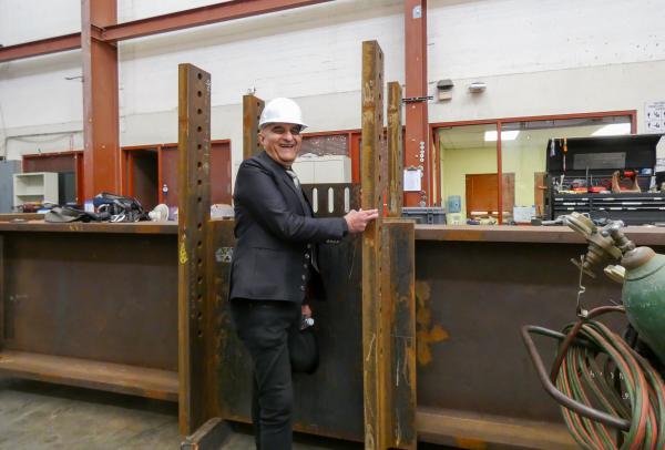Engineering entrepreneur, Ashraf Habibullah, visiting the Powell Lab at UCSD